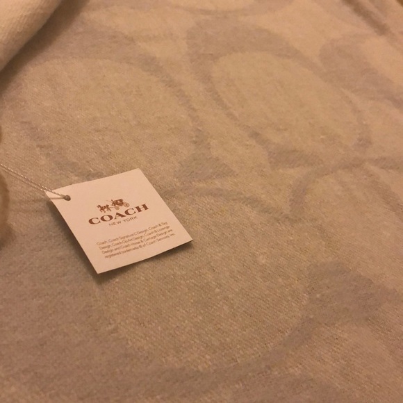 Coach Signature C Muffler Chalk Scarf ~ BNWT ~ - Picture 7 of 8
